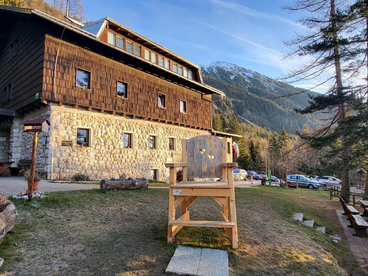 Valvasorjev Dom Pod Stolom Albergue Zirovnica Exterior foto