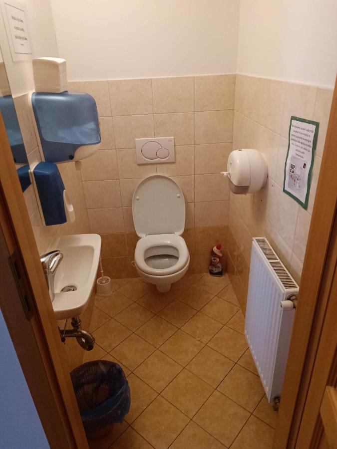 Valvasorjev Dom Pod Stolom Albergue Zirovnica Exterior foto